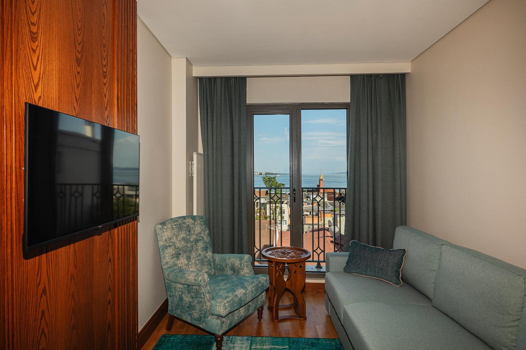 Triton Hotel