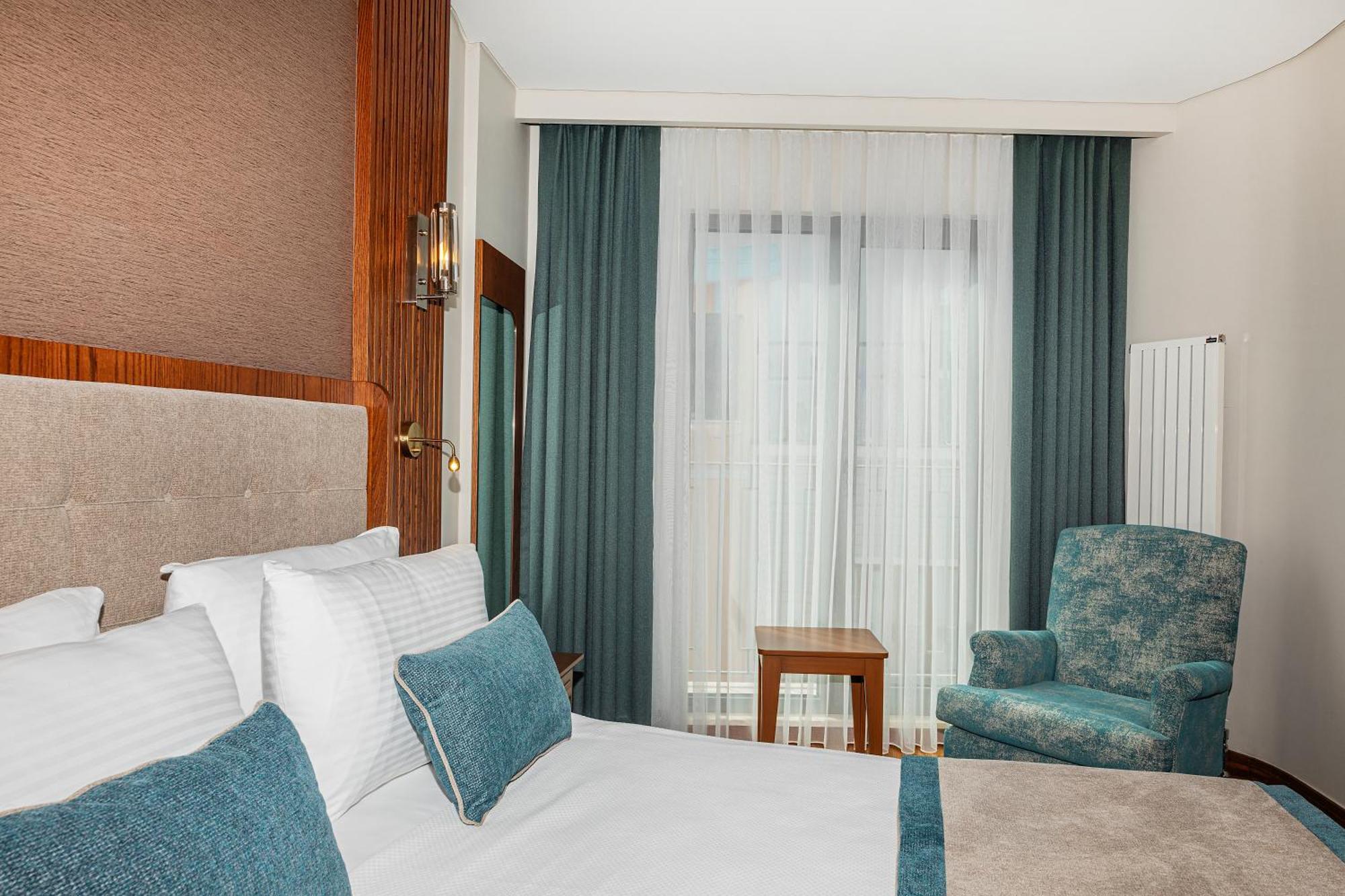 Triton Hotel 4*