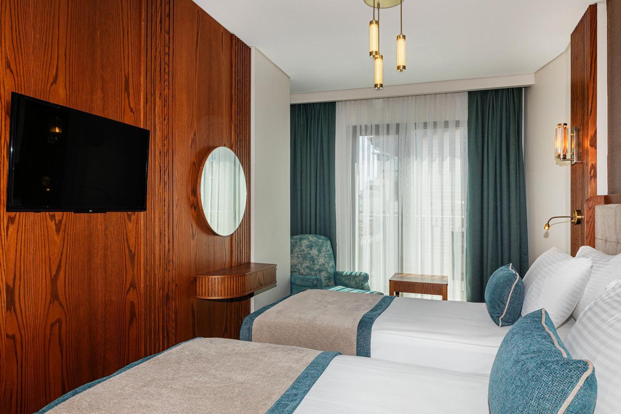 Triton Hotel 4*